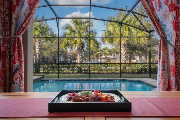 Your enchanting Orlando retreat awaits only 8 miles to Walt Disney World parks and easy access to area attractions. *Snacks not included.