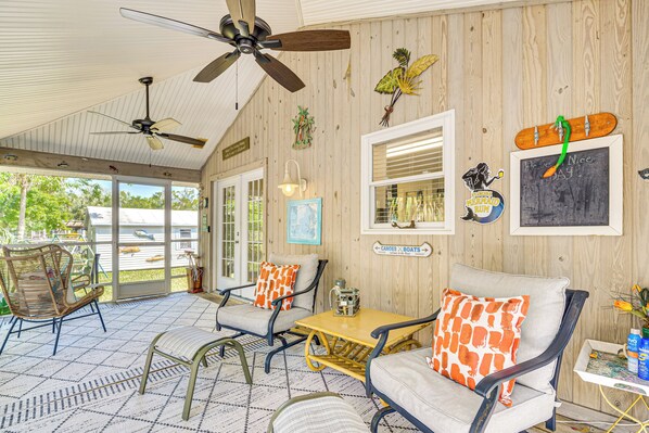 Spring Hill Vacation Rental | 2BR | 2BA | 4 Exterior Steps Required
