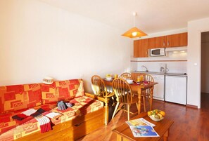 Tuck into a great snack you’ve prepared in your kitchenette.