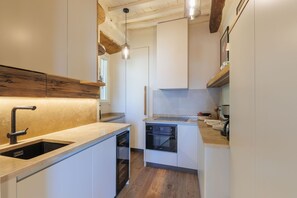 Cabinetry, Comptoir, Evier, Bois, Évier, Appareil De Cuisine, Sol, Cuisinière, Cuisine, Sol