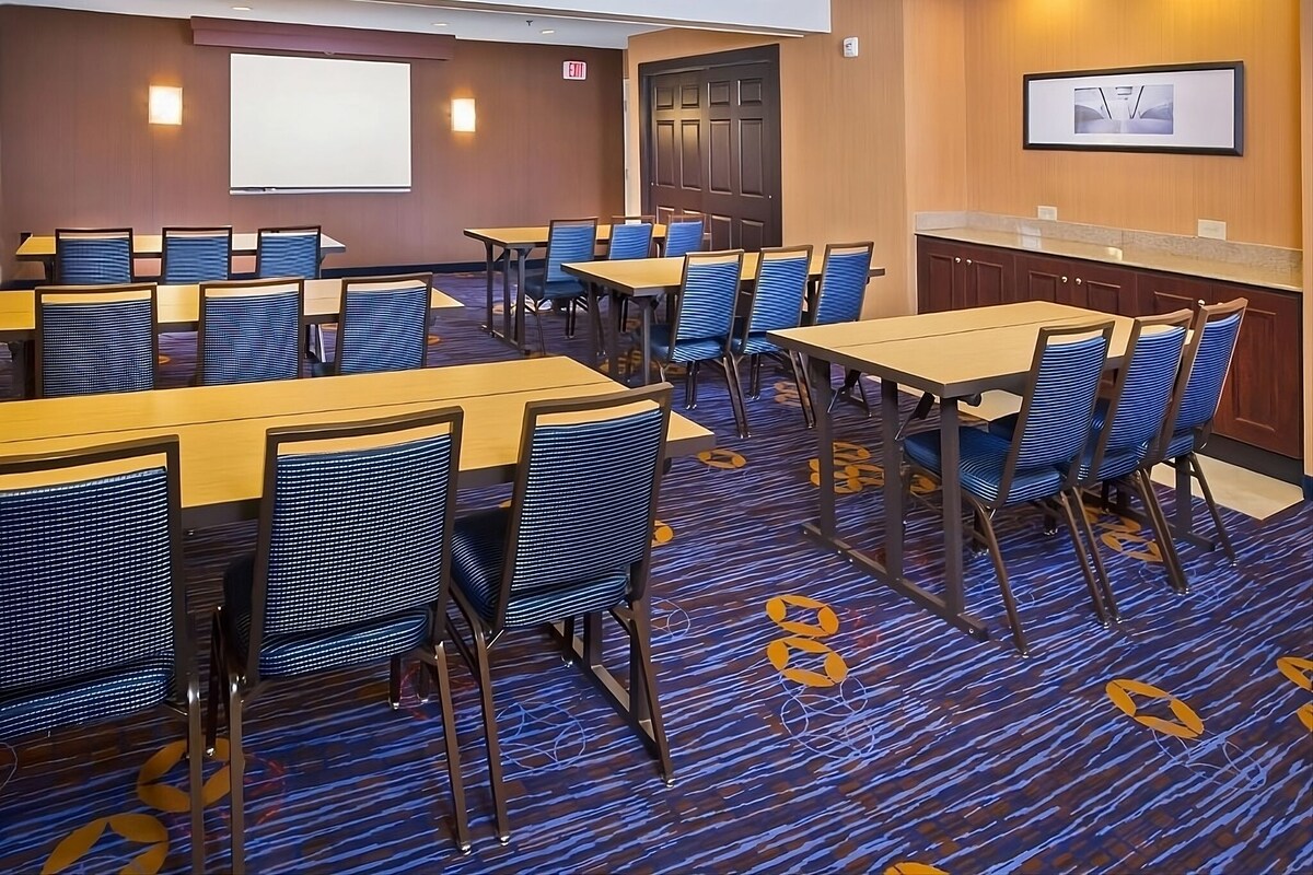 Enjoy a Hassle-Free Stay! Close to Lincroft Village Green, Pet-Friendly!