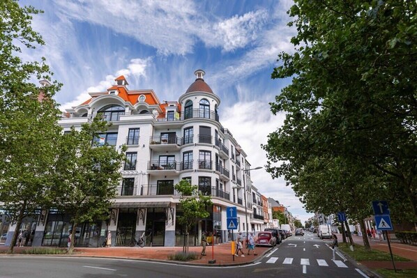 Apartment building