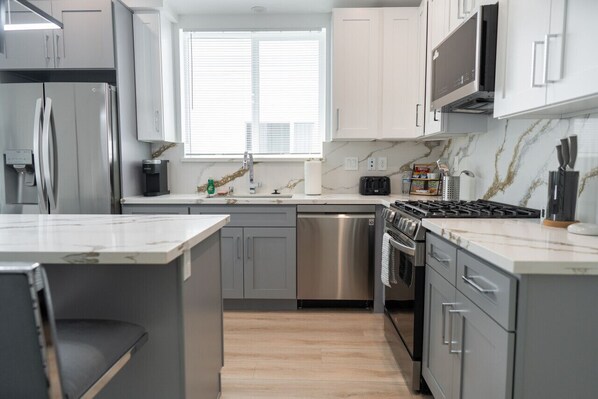 KITCHEN -- View 3D Virtual Tour of the Property Here: https://tinyurl.com/4ntcpbk3