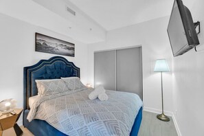 Grand queen size bed with Smart TV.