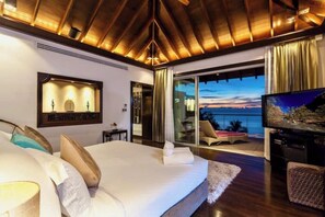 Master Bedroom on entire top floor, with ensuite jacuzzi, private terrace.