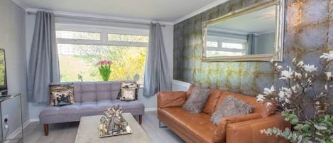 Light and cosy sitting room perfect to enjoy a night in!