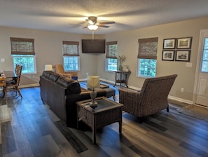 Living Room | Free WiFi | Central A/C | Smart TV