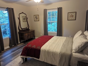Bedroom 1 | Queen Bed | 100% Cotton Linens