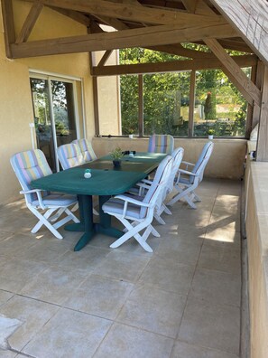 Outdoor dining