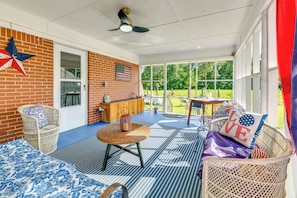 Screened Porch | Seating & Dining
