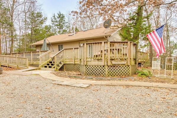 Yellville Vacation Rental | 2BR | 1BA | 936 Sq Ft | Step-Free Access w/ Ramp