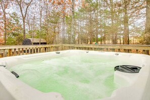 Deck | Hot Tub
