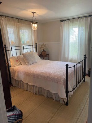Primary Bedroom - Queen
