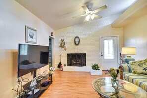 Living Room | Smart TV | Fireplace | Window A/C Units | Ceiling Fans | Free WiFi