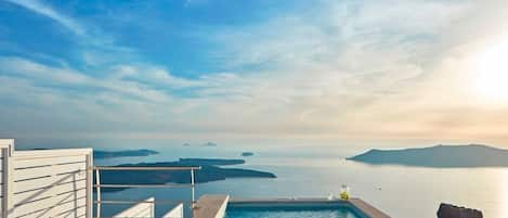 Amazing Santorini Villa | Caldera Serene House | 3 Bedrooms | Private Plunge Pool & Stunning Sea Views | Imerovigli