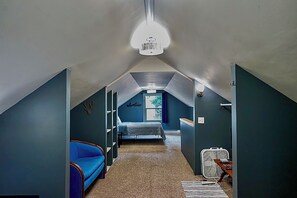 Upstairs bedroom with 2 full beds and gaming area with 40" 4K HDTV and Nintendo
