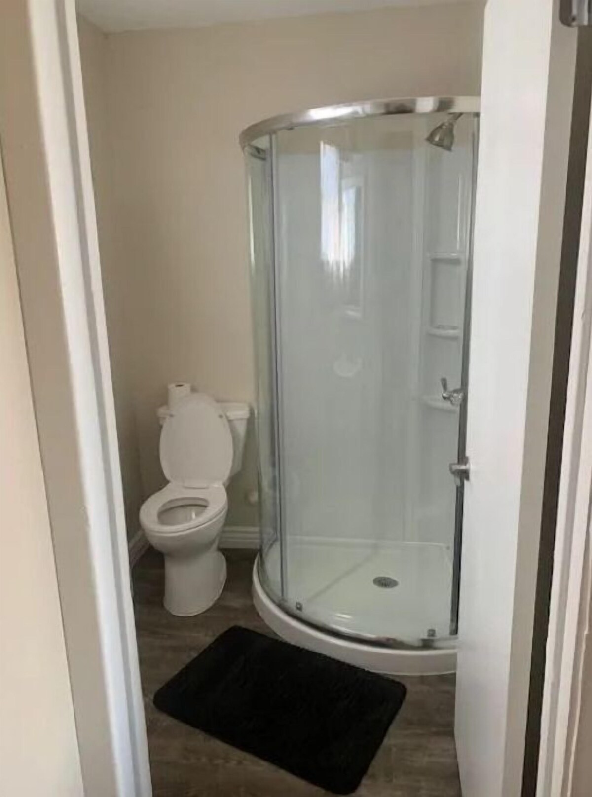 Newly Renovated Bungalow thats Located within Walking Distance of Martinez Lake!