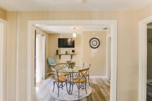 Dining Room/Smart TV