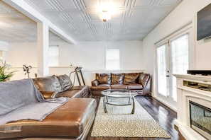 Living Room | Gym Equipment | Smart TV