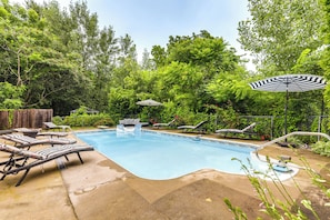 Seasonal Outdoor Pool | Patio | Pool Toys