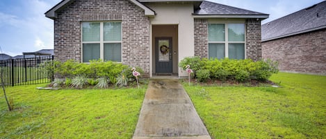 Baton Rouge Vacation Rental | 4BR | 2BA | 1,900 Sq Ft | 2 Steps to Enter