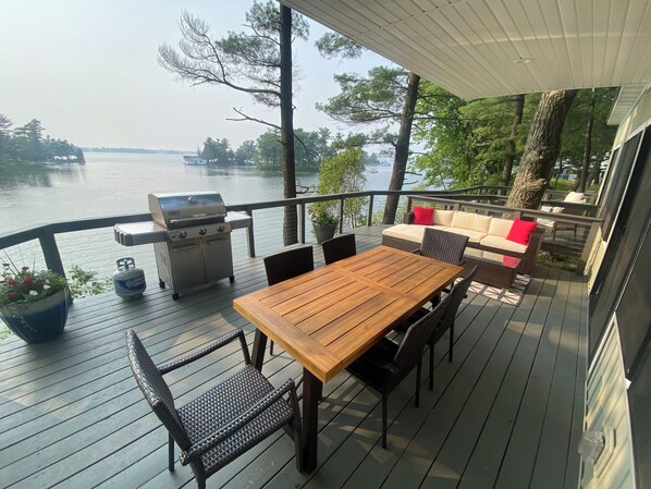 Partially covered outdoor living area