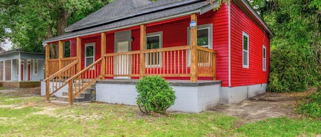 Macon Vacation Rental | 2BR | 2BA | Stairs Required for Access | 1,263 Sq Ft