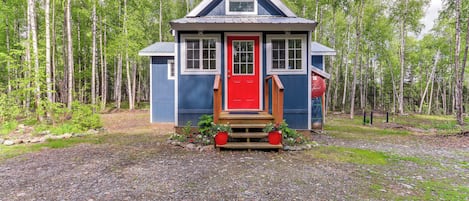 Talkeetna Vacation Rental | 2BR | 1BA | 850 Sq Ft | Stairs Required