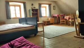 Ferienhaus Naturparadies am Sonntagberg mit naturbelassenem Garten-Mehrbettzimmer