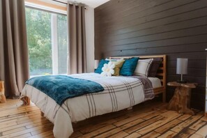 Bedroom Number 1 - Queen bed