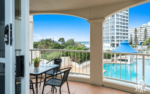 Enjoy your morning coffee in this balcony with the ocean and resort views