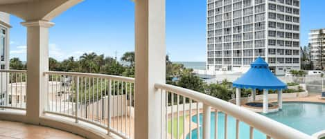 Enjoy your morning coffee in this balcony with the ocean and resort views