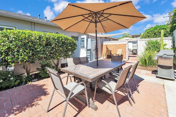 Back patio: BBQ, seating for 6, beach gear.