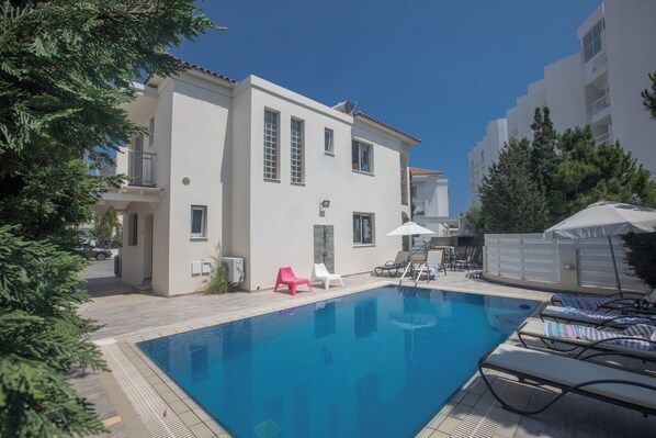 Villa Pelia, Beautiful 3BDR Pernera Villa, 50m to Pernera Beach
