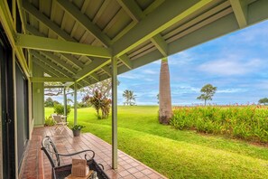 Kamahana condos Princeville Kauai - Kamahana 16 back lanai patio