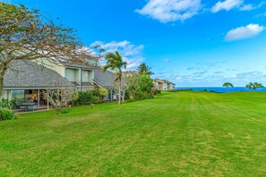 Kamahana condos Princeville Kauai - Kamahana condos grounds