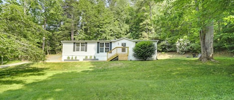 Pisgah Forest Vacation Rental | 3BR | 2BA | 6 Exterior Steps Required
