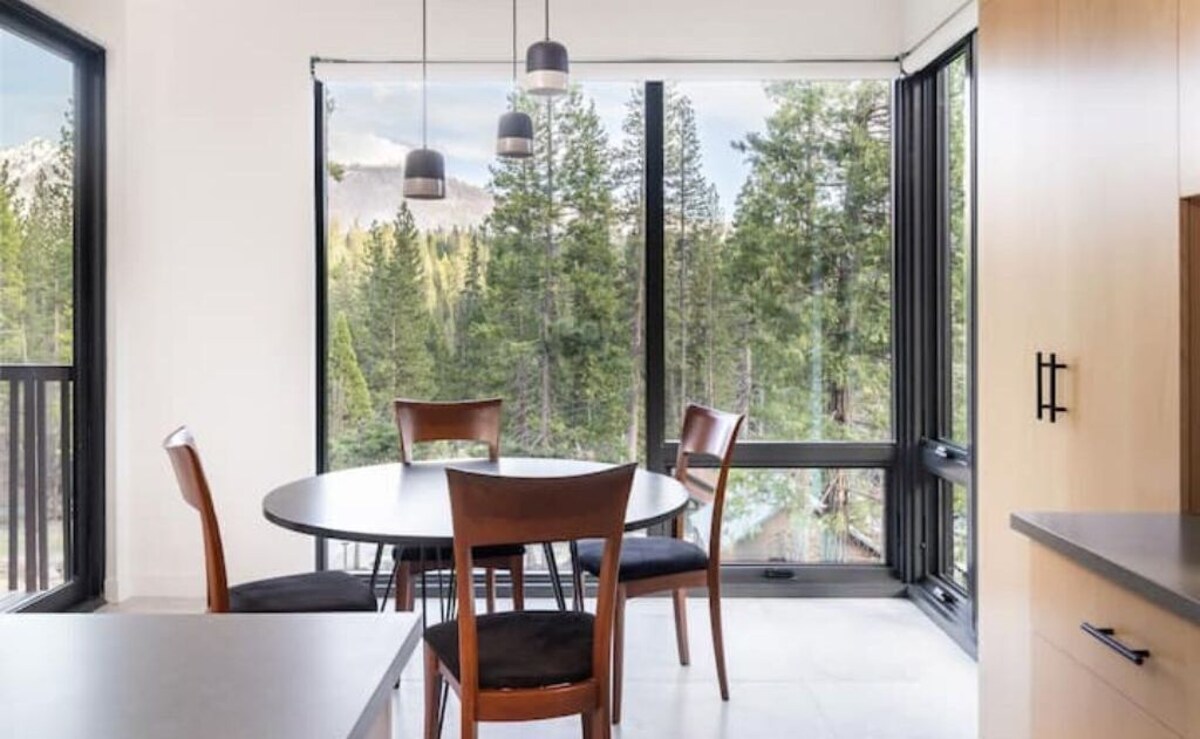 Modern Sophistication Bathed in Natural Light
