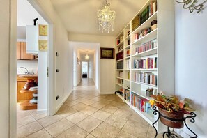 Common area (corridors, hall)