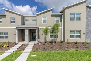 1-web-or-mls-Exterior(1of12)