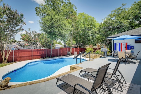 Bedford Vacation Rental | 3BR | 2BA | 1,973 Sq Ft | Step-Free Access