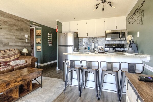Welcome to Mountain Lodge 103, a sophisticated and modern 2-bedroom unit and a perfect location for your next Snowshoe adventure!