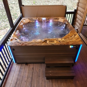 Outdoor spa tub