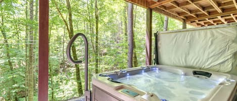 Ellijay Vacation Rental | 2BR | 2BA | 1,500 Sq Ft | Stairs Required