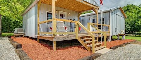 Norfork Vacation Rental | Studio | 1BA | Stairs Required | 340 Sq Ft