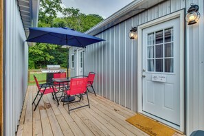 Front Entry | Shared Deck | Outdoor Dining | Gas Grill