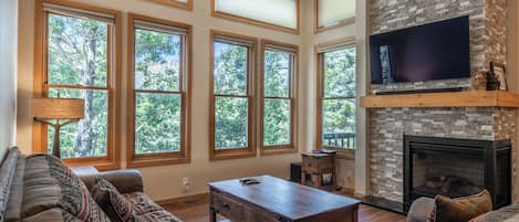 Living Room, Gas Fireplace, Flatscreen TV