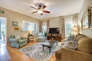 Living Room | Free WiFi | Central Heat & A/C | Smart TV
