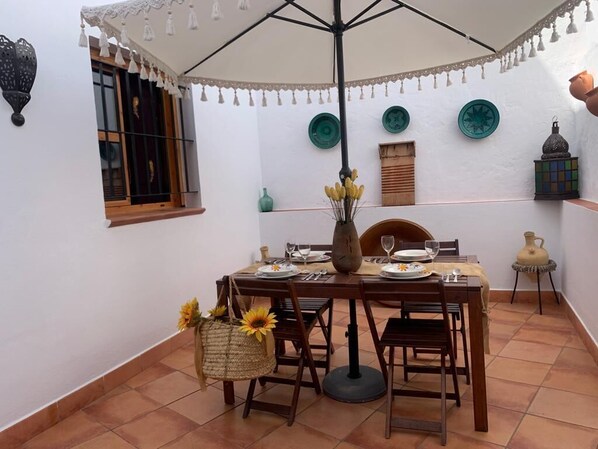Outdoor dining
