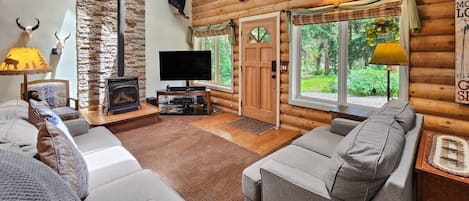 Settle in for a memorable mountain getaway in this charming 3-bedroom, 3-bathroom Blue River cabin!